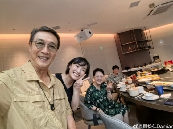 TVB男星曝光与胡歌老婆合照！笑容灿烂气质非凡！网友惊讶与胡歌关系