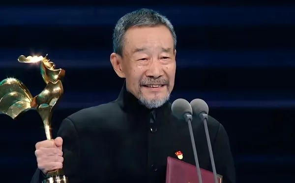 他是中国最“贵”的演员，40年拿33个影帝，曾因演得太像引起民愤  第11张