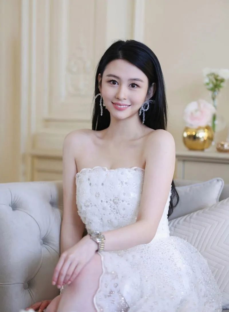 邱淑贞大女儿沈月近照曝光，好美啊