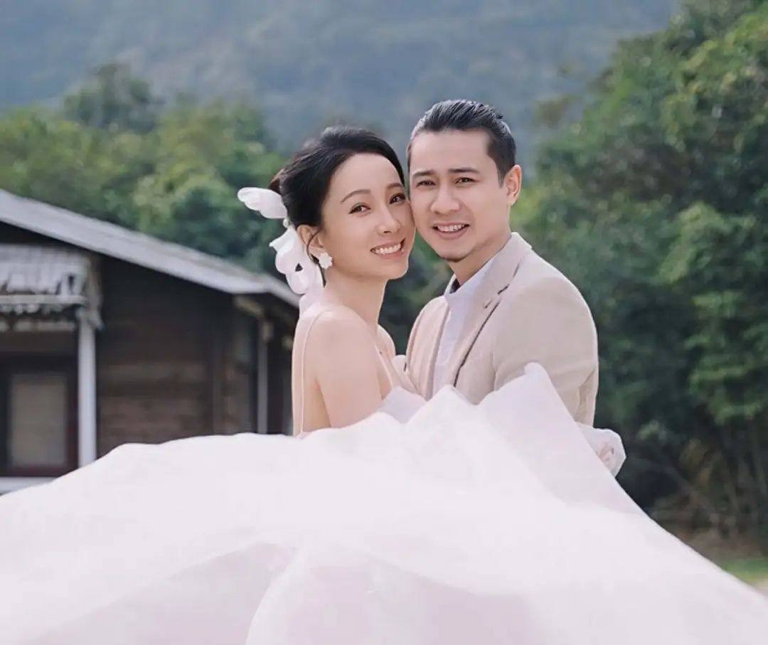 恭喜！41岁TVB知名女星高龄生女，未婚先孕结婚还不到半年  第11张