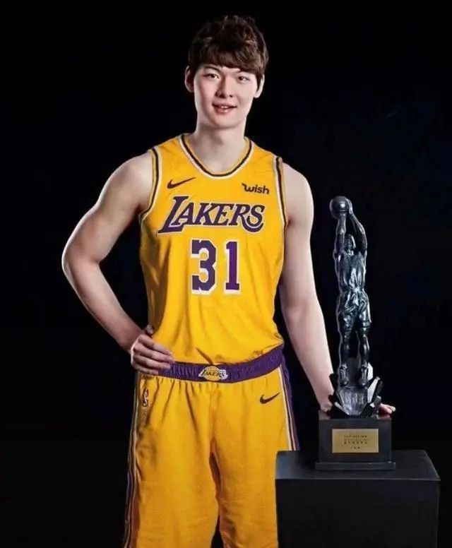 为什么王哲林被灰熊选中，8年也不登陆NBA？原因显而易见