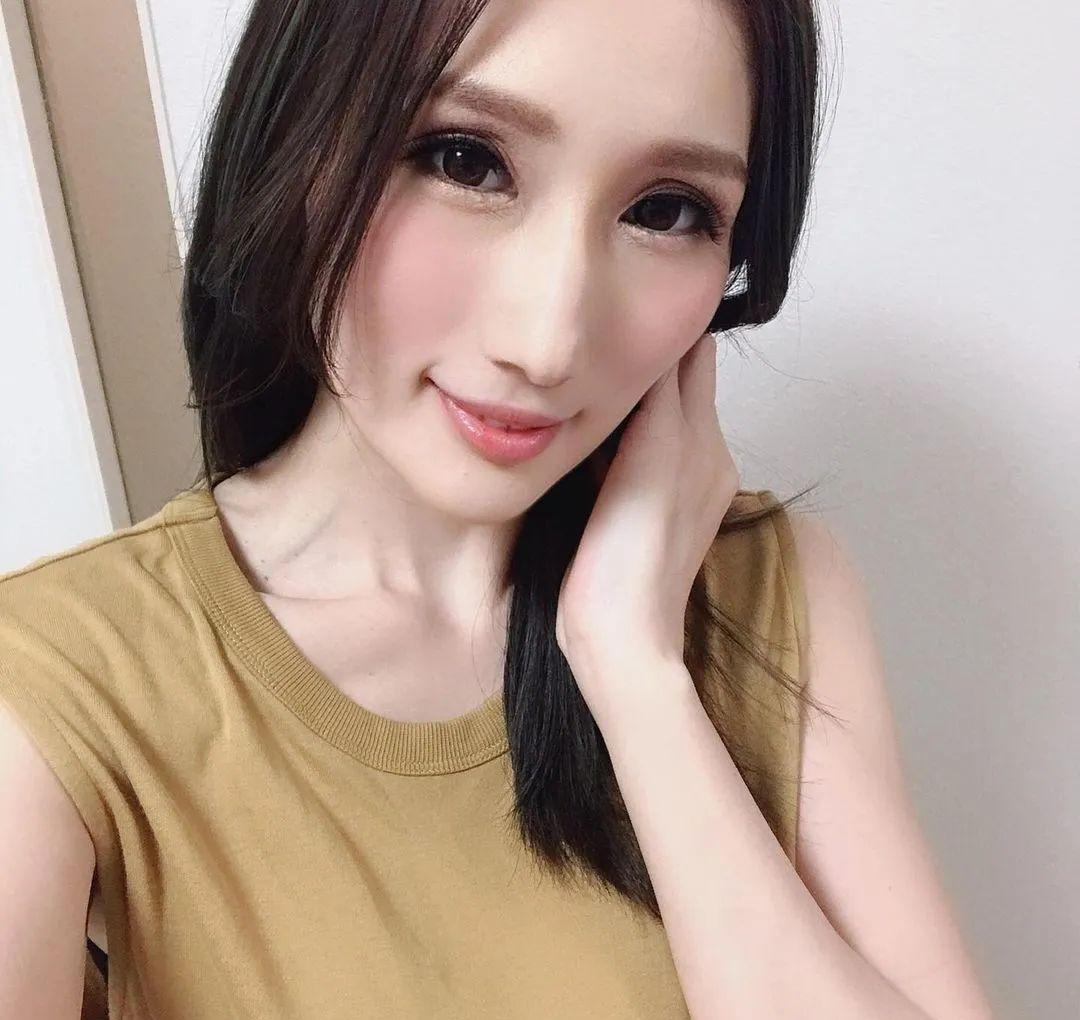 JULIA 她被称为岛国第一身材  第3张