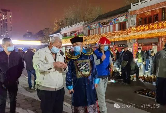 凌晨3点北京鬼市，天亮就消失，2大规矩：看货不问价，照货不照人  第8张