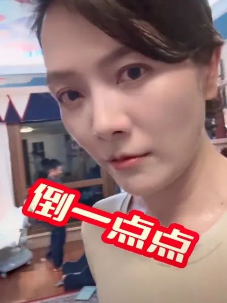 汪涵妻子公开承认有二胎，10岁沐沐帮妈妈管教妹妹，哥哥力爆棚