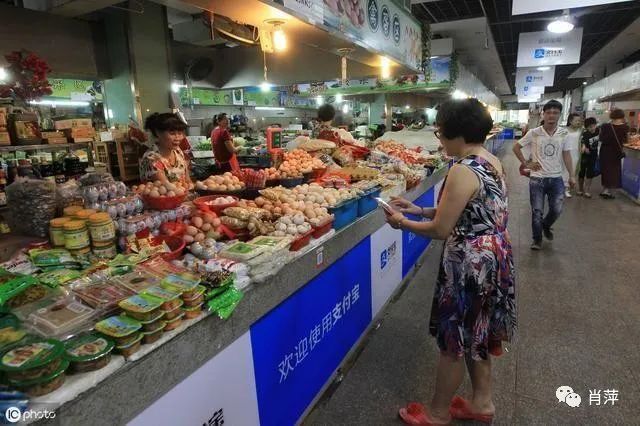 男子为涨花呗额度每天菜市场扫码支付，持续几个月后再看额度愣了