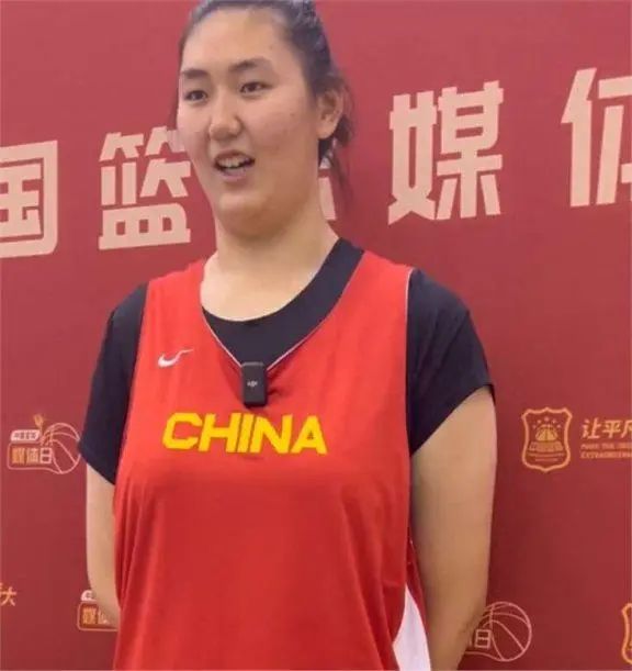 她想去美国打WNBA，现已被美国球探关注，外媒称她是“怪物”