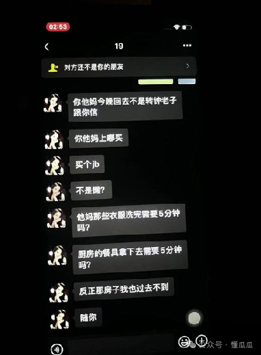 吃瓜合集，师生恋被抓包，美女直播舔树，抓紧现场打得嗷嗷叫，爆笑酒吧艳遇记