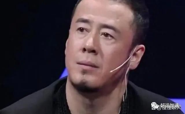 杨坤在长沙演出后遭袭，鼻青脸肿，背后的原因