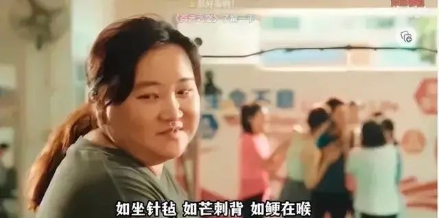 继贾玲之后，48岁舒淇也导演电影了，扎马尾现场指挥太有气场