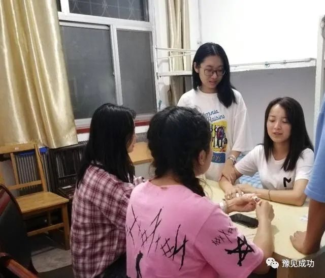 女大学生因打呼噜被霸凌，家长进校掌掴，室友：合着你没睡在这