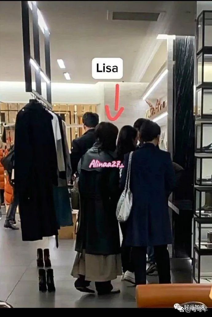 Lisa和LV三公子复合！被拍