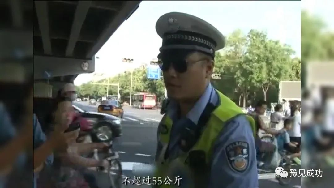 男子驾驶拼装电动车，被交警扣留罚款，怒怼：怎么不处罚生产厂家  第1张