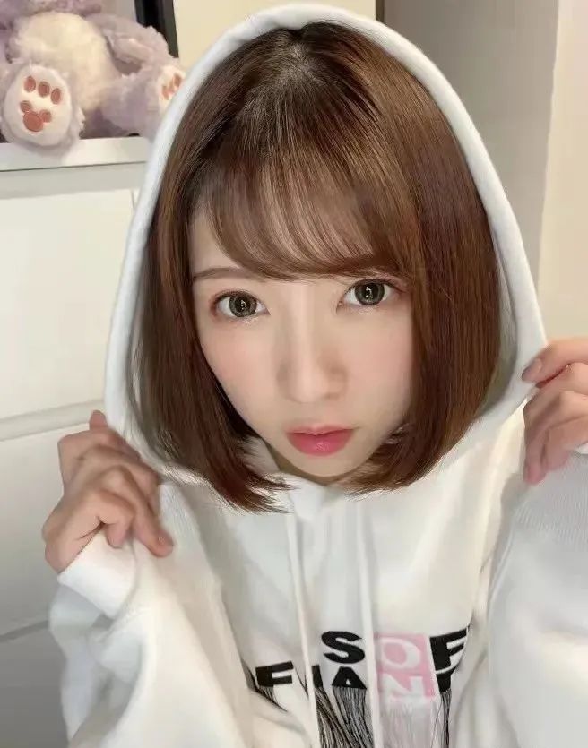 葵玲奈   每当桃花盛开的时候，我就会想起一个人