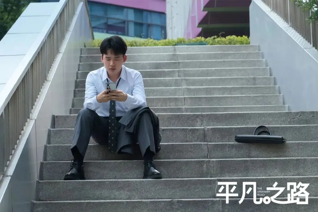 《平凡之路》同样演“菜鸟律师”，郭麒麟和晏紫东对比，差异明显  第5张