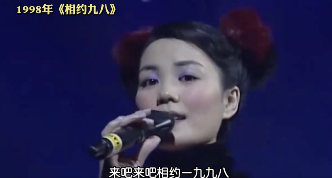 ​54岁王菲：带女儿参加演唱会，两人同框像姐妹，未见谢霆锋的身影