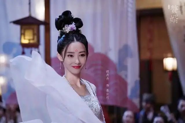 明明同一个人，演完《赘婿》3年后，又演《与凤行》，她难辨真假