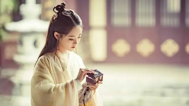 同一张脸，演完《三生三世十里桃花》7年后，又演《狐妖小红娘月红篇》，32岁的她又押对宝了  第7张