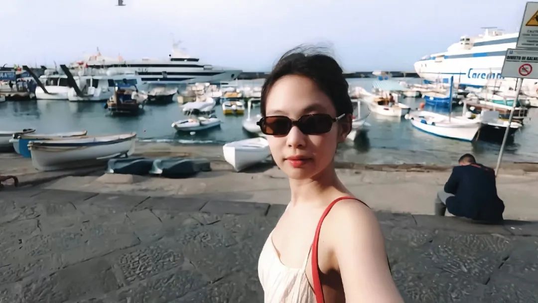 背景图|Jennie像你发出夏日邀请函