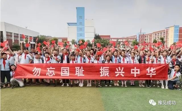 宝马Mini俩女生身份被扒，皆为知名大学毕业，高学历低素质才可悲  第8张