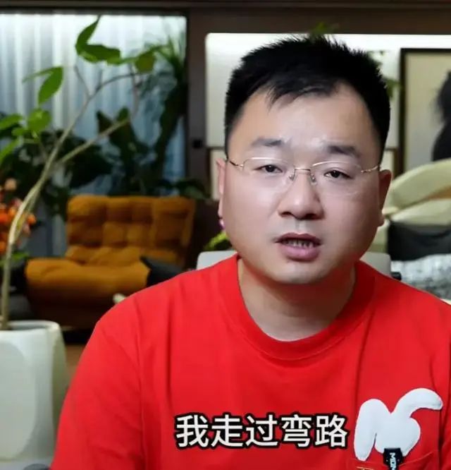 三只羊沫沫最新动态：在安徽某看守所，矛头指向小杨哥，网友怒了  第10张