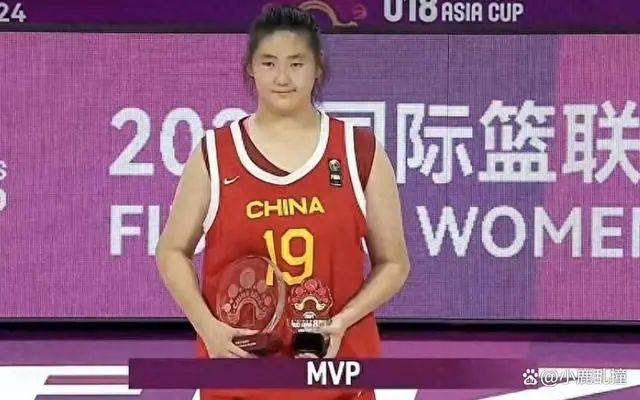 她想去美国打WNBA，现已被美国球探关注，外媒称她是“怪物”