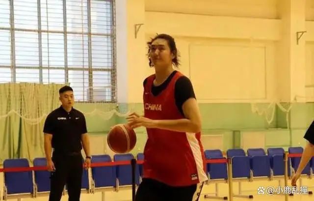 她想去美国打WNBA，现已被美国球探关注，外媒称她是“怪物”