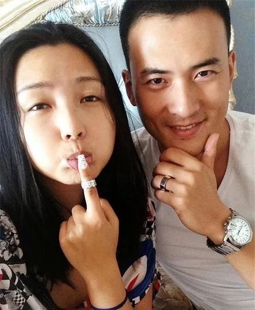 何洁前夫高调官宣！自己再婚，再婚妻子是圈外人，当初他和何洁离婚患上抑郁症的时候，是现任  第9张