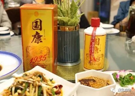 江苏8位同学宴请恩师，点了24道美食6瓶茅台，结账时集体“破防”  第9张