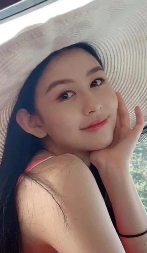 邱淑贞大女儿沈月近照曝光，好美啊