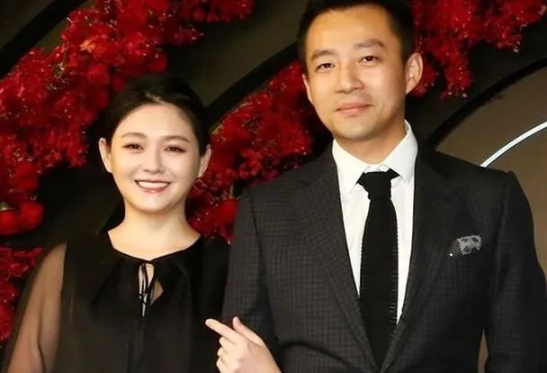 汪小菲和徐熙媛离婚时并没有闹僵，那时候女方离婚时先提出不要孩子的抚养权，只要探视权。所以汪小菲一直以为还能复婚，离婚协议里甚至  第5张