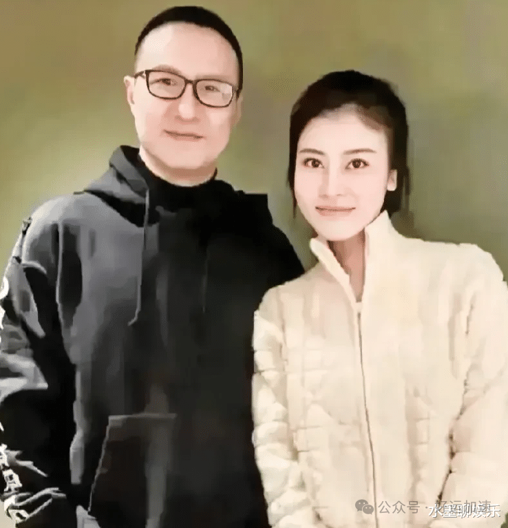 汪峰与陈露秘密结婚，网友偶遇甜蜜逛街  第2张