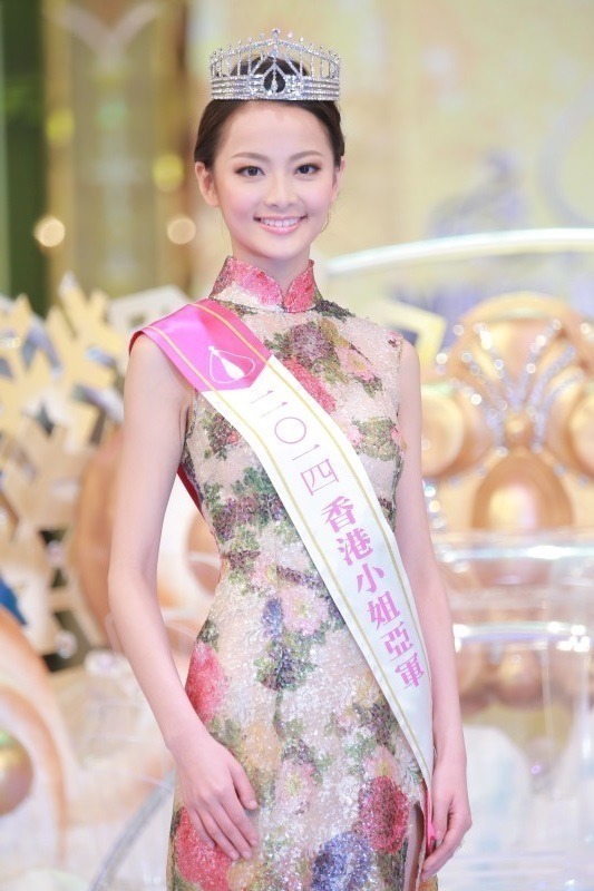 2014年香港小姐亚军丨王卓淇自爆内地拍剧工资高过TVB　与前无线男艺人合作密食当三番
