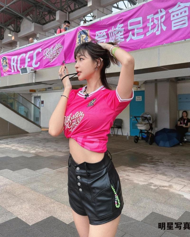 乐宜VS乐天，台湾女DJ大秀蛮腰，拨弄长发  第3张