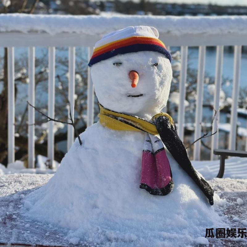 陈法拉素颜与爱女堆雪人，网友称其可爱真实态度值得称赞  第2张