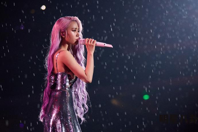 蔡依林遇暴雨，与数万歌迷淋湿合唱温洲演唱会